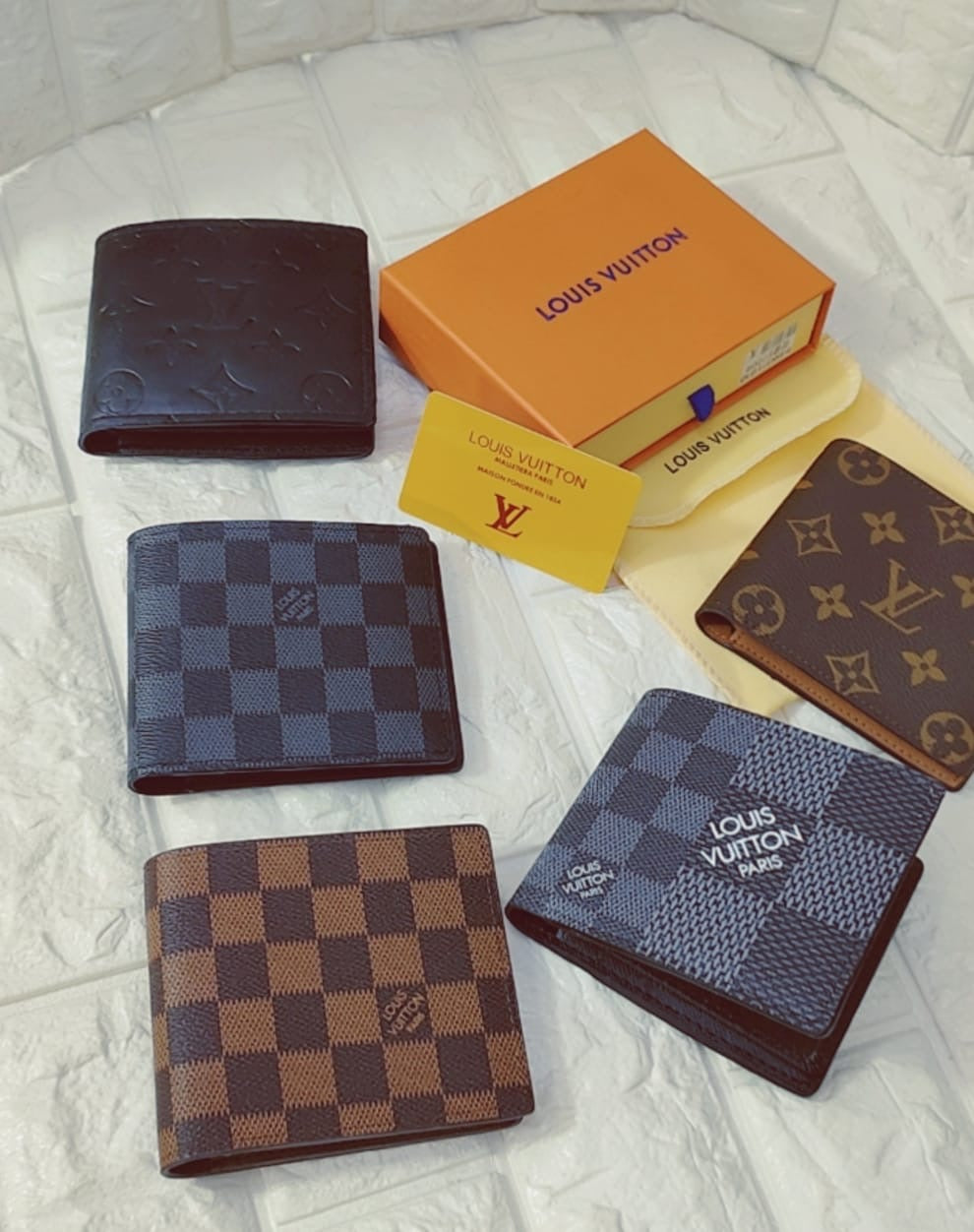 Louis Vuitton Men Leather Wallets