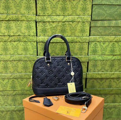 LV. Alma. Medium size