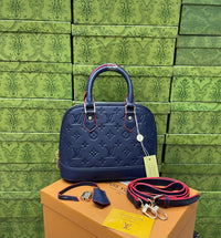 LV. Alma. Medium size