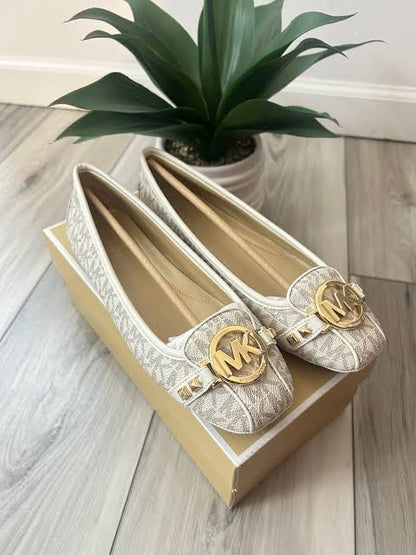 Mk Helm White Pumps