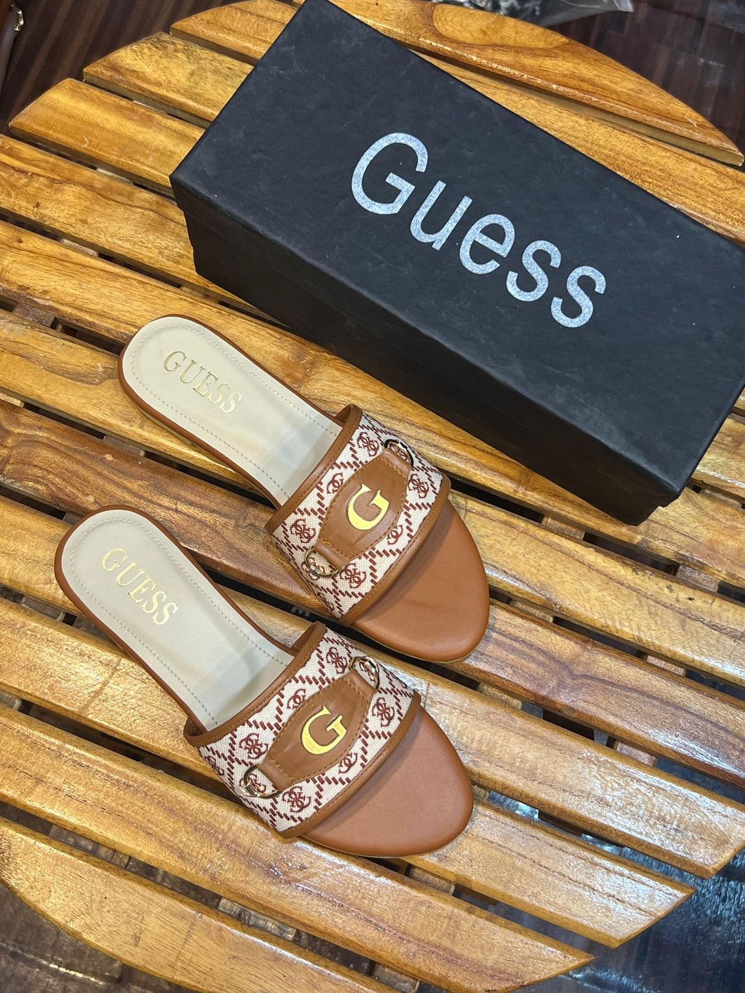 Guess Flies Flats