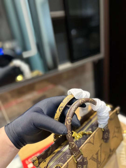 Louis Vuitton Medium On the Go