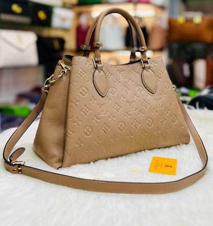 Louis Vuitton Solid V Handbag