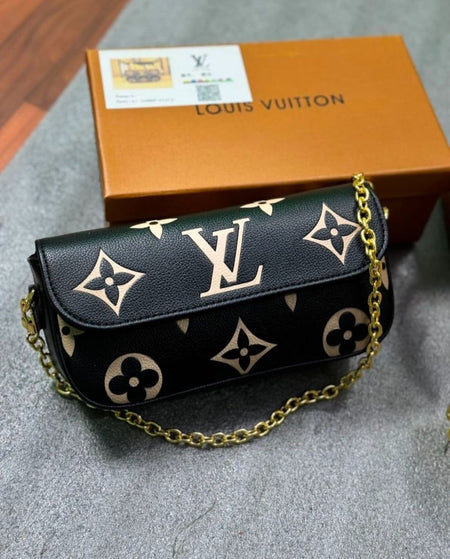 Ivy Wallet Bag with Chain