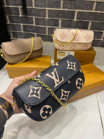 Ivy Wallet Bag with Chain