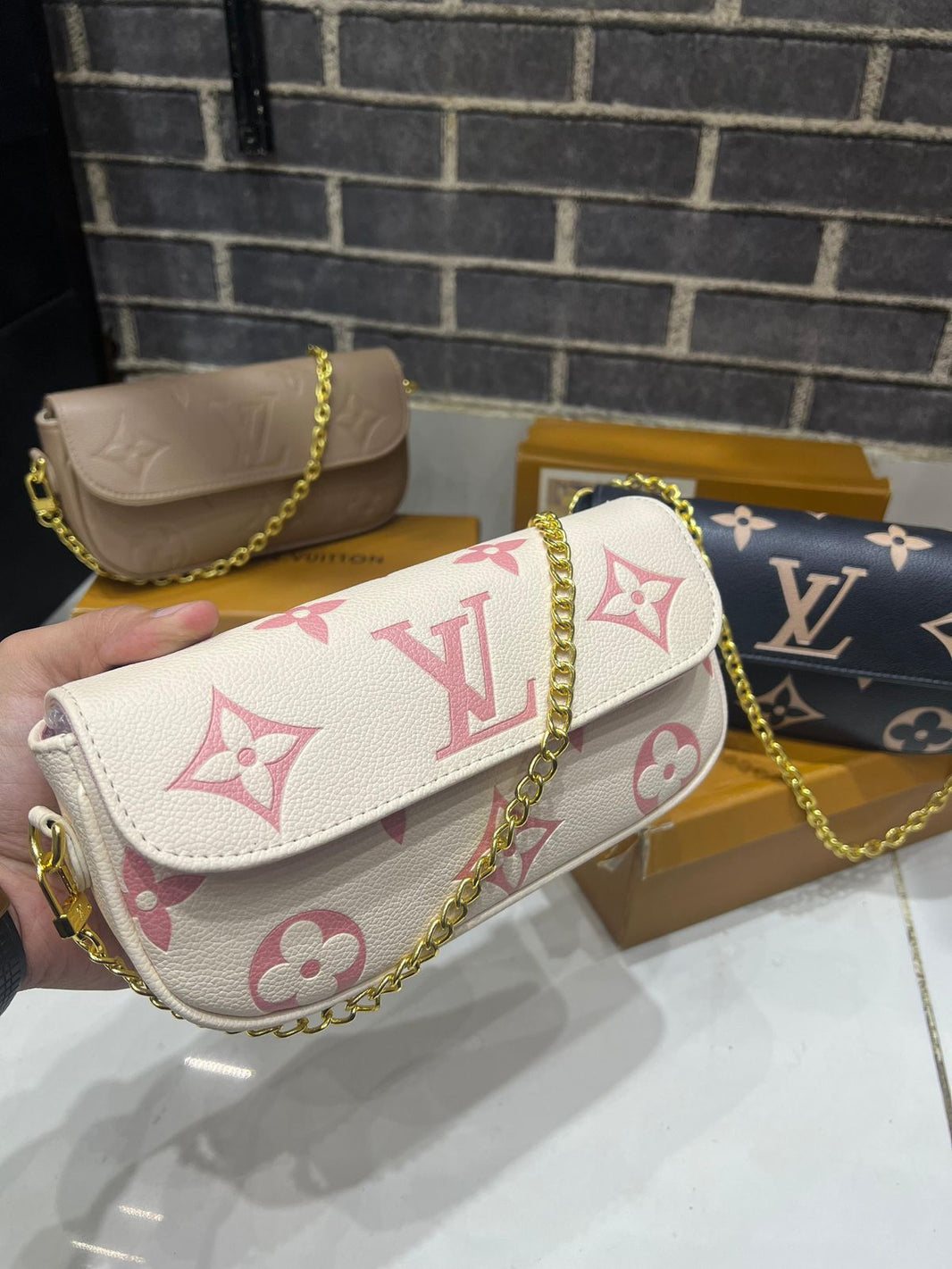 Ivy Wallet Bag with Chain