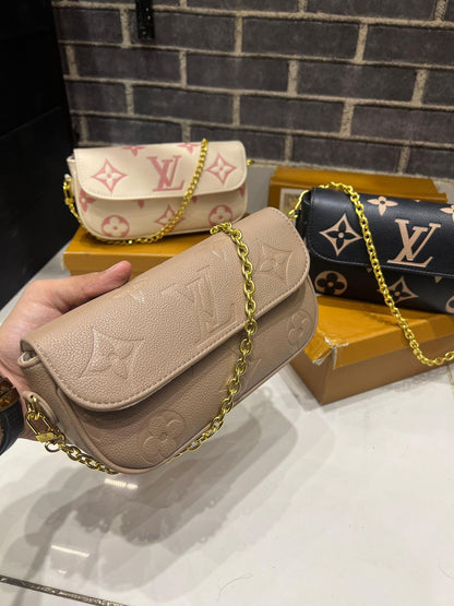 Ivy Wallet Bag with Chain