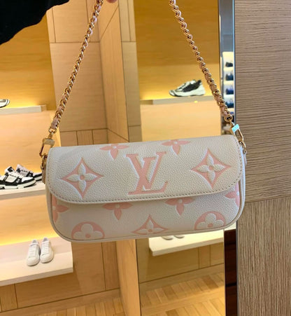 Ivy Wallet Bag with Chain