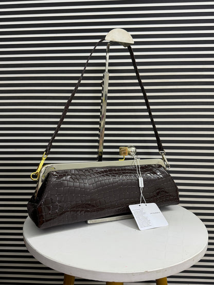 Jacquemes Salon Clutch La Croisiere  Long Clasp Bag