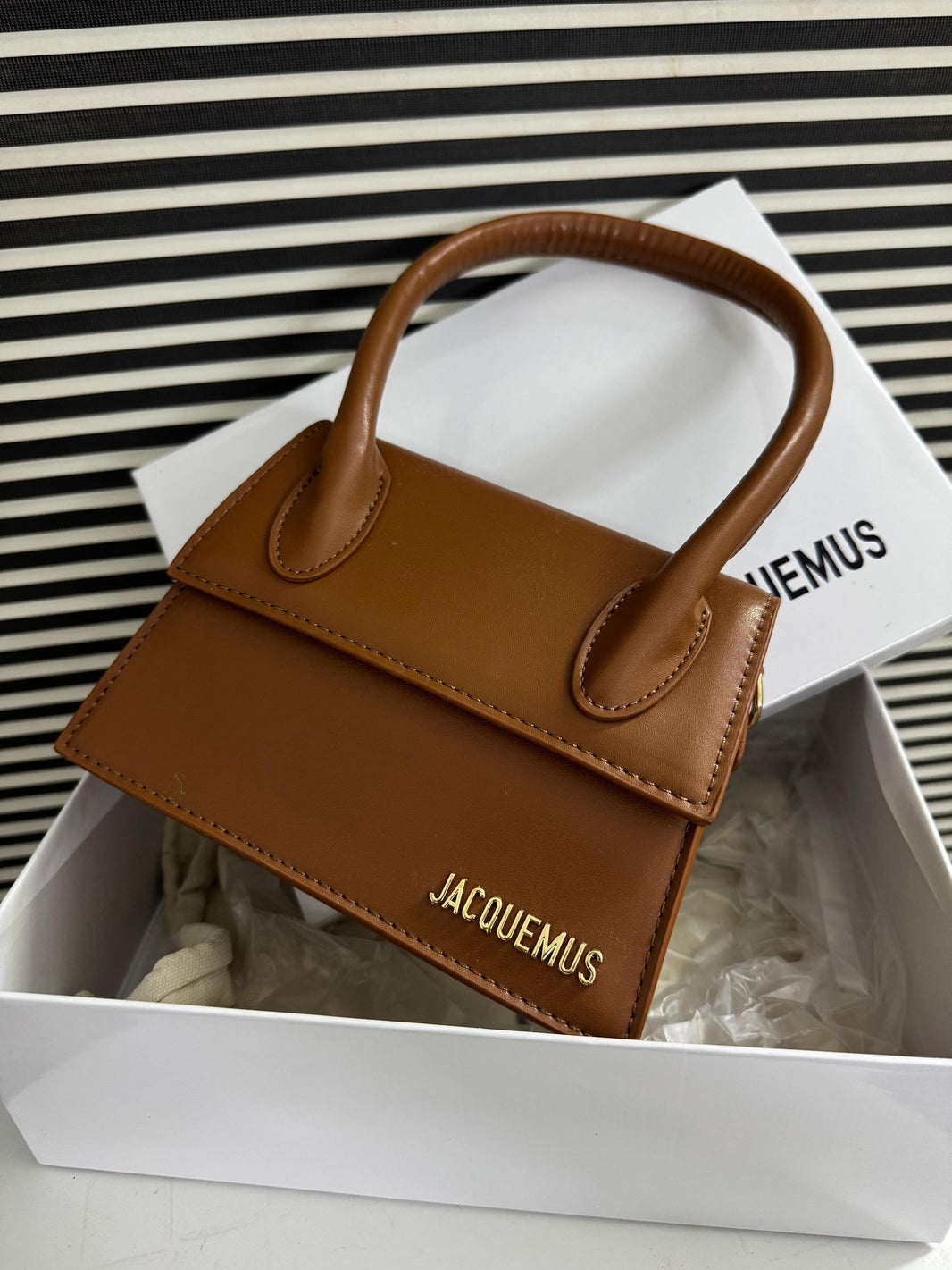Jacquemes Le Chiquito Moyen Bag