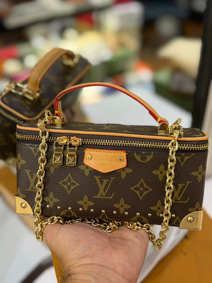 Lv Vanity Pouch Trunk