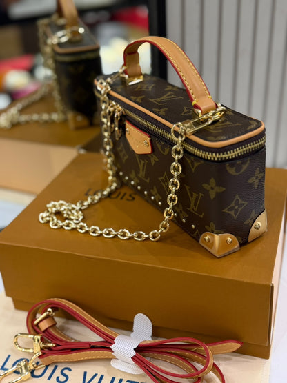 Lv Vanity Pouch Trunk