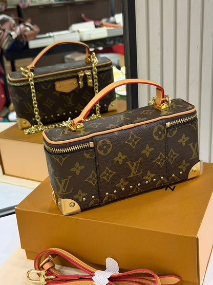 Lv Vanity Pouch Trunk