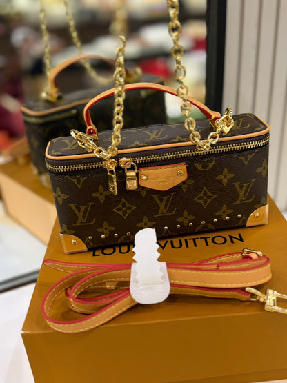 Lv Vanity Pouch Trunk