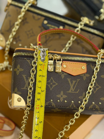 Lv Vanity Pouch Trunk