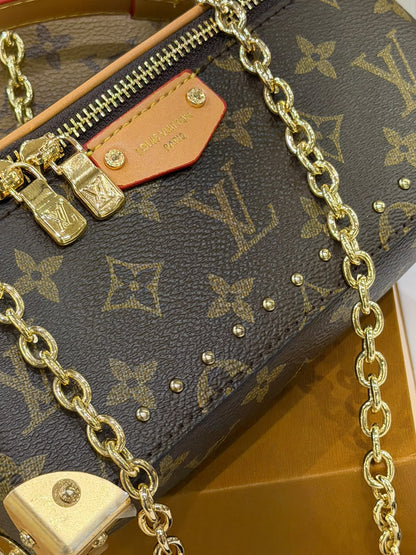 Lv Vanity Pouch Trunk