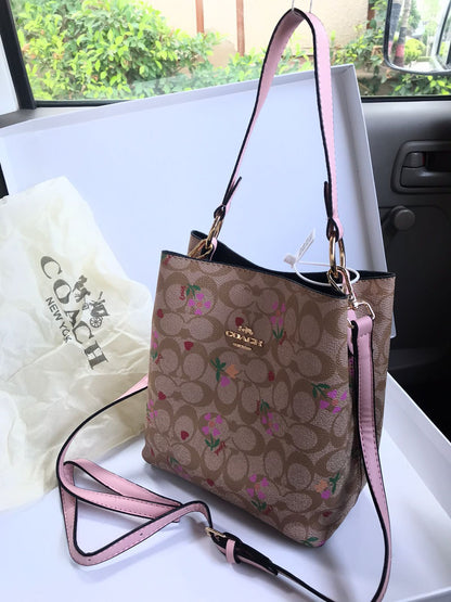 Coach Tote Elegance